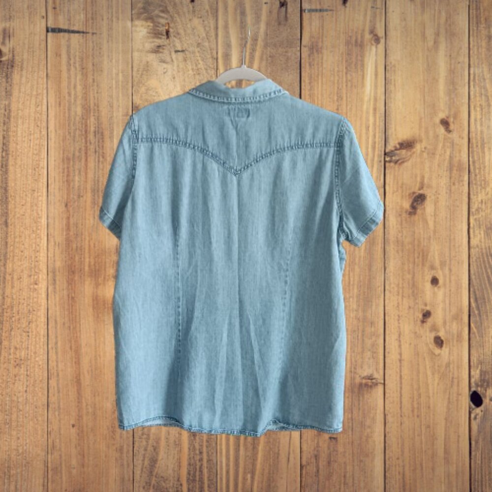 Wrangler Light Blue Denim Short-Sleeve Button-Down Shirt - Picture 3 of 3